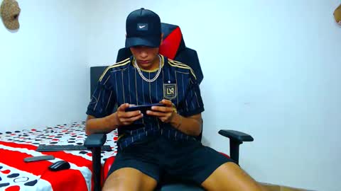 Snapshot of cristiantayron chatting on May 2026 07:13:02 AM cristian online show from May 2026 07:13:02 AM