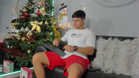 Cristopher online show from December 2024 01:32:02 PM