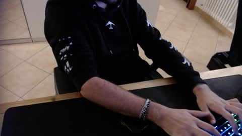 Snapshot of crocken_bisc chatting on December 2025 04:25:01 PM crocken_bisc online show from December 2025 04:25:01 PM