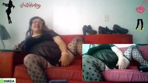 Snapshot of crossdresser64 chatting on November 2025 07:17:01 PM Linda Cross online show from November 2025 07:17:01 PM