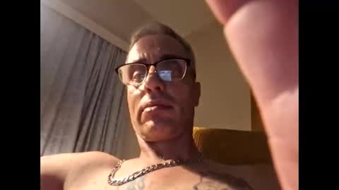 Snapshot of crucut80 chatting on December 2024 11:19:01 PM Crucut online show from December 2024 11:19:01 PM