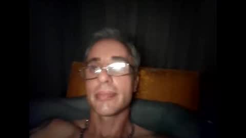 Snapshot of crucut80 chatting on January 2025 12:27:01 AM Crucut online show from January 2025 12:27:01 AM