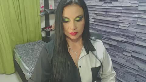 cruela_deviil online show from December 2024 09:46:01 PM