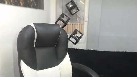 Snapshot of cry_thereal chatting on June 2026 05:12:02 AM cry_thereal online show from June 2026 05:12:02 AM