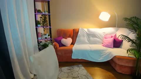 Anna online show from September 2025 07:15:02 PM