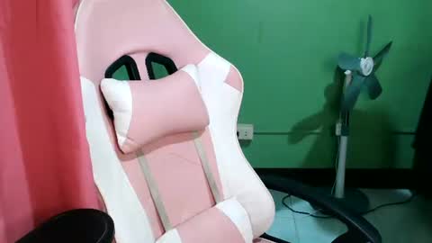 Crys online show from May 2026 02:43:01 PM