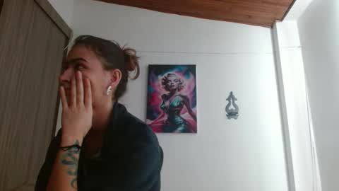 Snapshot of crystal_starx chatting on May 2026 06:05:02 PM Crystal Blaze online show from May 2026 06:05:02 PM