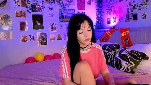 Snapshot of crystall0ve chatting on June 2026 03:33:01 PM crystall0ve online show from June 2026 03:33:01 PM