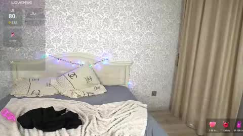 Snapshot of crystall_bliss chatting on November 2025 03:56:02 PM Nika online show from November 2025 03:56:02 PM