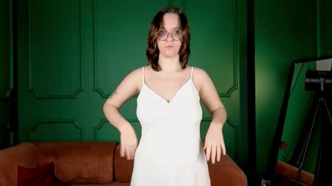 Snapshot of crystallglow chatting on January 2026 02:33:02 PM Kitty online show from January 2026 02:33:02 PM