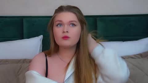 Crystal online show from November 2025 06:03:02 PM