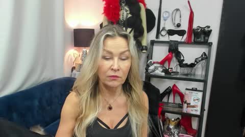 CrystalHotty online show from November 2025 06:19:01 AM