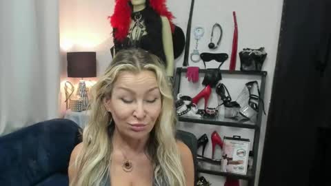 CrystalHotty online show from May 2026 06:20:01 AM