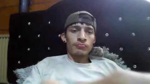 Aronn Cruz online show from November 2025 02:50:01 PM