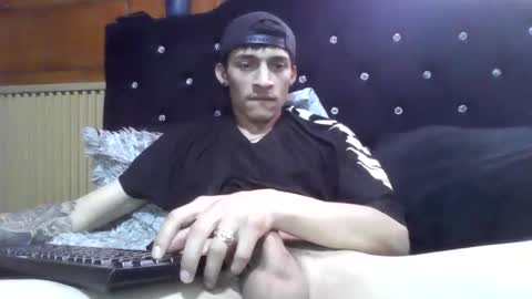 Aronn Cruz online show from November 2025 04:07:02 PM