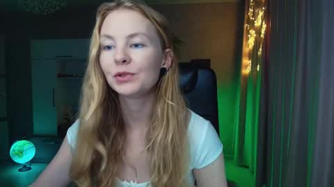 Snapshot of cuddle_kitten chatting on November 2025 01:55:02 PM Alexia online show from November 2025 01:55:02 PM