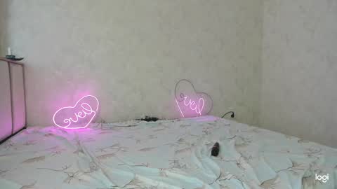 Snapshot of cuddlies2 chatting on December 2024 04:33:02 AM cuddlies2 online show from December 2024 04:33:02 AM