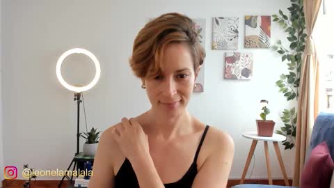 Leonela online show from September 2025 03:12:02 PM