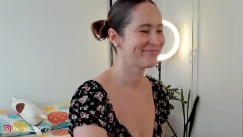 Snapshot of cuddlingbunnny chatting on June 2026 06:28:01 PM Leonela online show from June 2026 06:28:01 PM