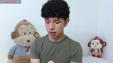 Cuddly online show from October 2025 07:07:02 PM