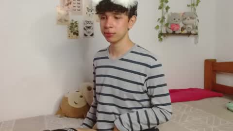 Snapshot of cuddly_twinkie chatting on June 2026 01:46:01 PM Cuddly online show from June 2026 01:46:01 PM