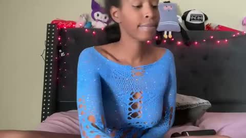 Snapshot of cum2charmxx chatting on October 2025 06:50:02 PM cum2charmxx online show from October 2025 06:50:02 PM