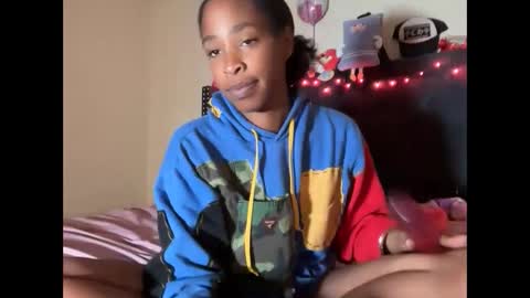 Snapshot of cum2charmxx chatting on October 2025 01:53:02 PM cum2charmxx online show from October 2025 01:53:02 PM