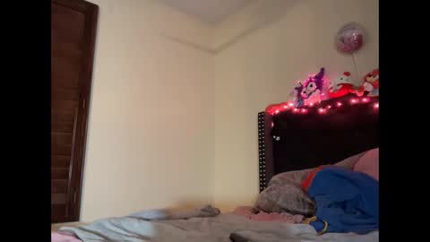 Snapshot of cum2charmxx chatting on October 2025 03:05:02 AM cum2charmxx online show from October 2025 03:05:02 AM