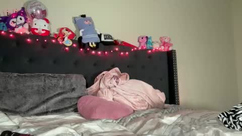 Snapshot of cum2charmxx chatting on October 2025 01:28:01 PM cum2charmxx online show from October 2025 01:28:01 PM