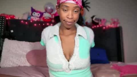 Snapshot of cum2charmxx chatting on October 2025 05:22:02 AM cum2charmxx online show from October 2025 05:22:02 AM