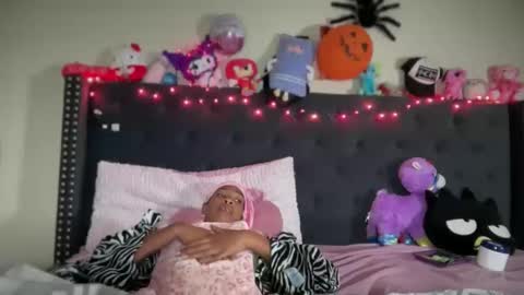 Snapshot of cum2charmxx chatting on October 2025 02:40:01 PM cum2charmxx online show from October 2025 02:40:01 PM