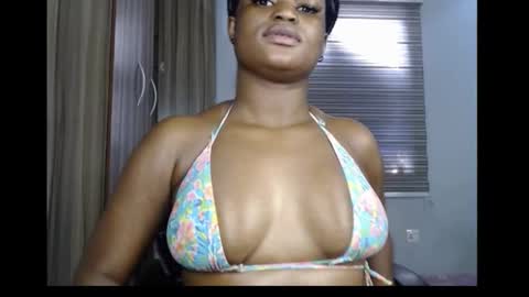 Snapshot of cum_ebony_petitxx chatting on October 2025 07:07:02 AM cath online show from October 2025 07:07:02 AM