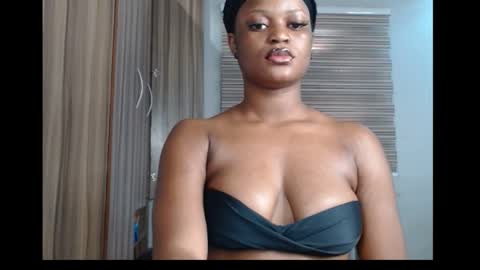 Snapshot of cum_ebony_petitxx chatting on October 2025 07:30:01 AM cath online show from October 2025 07:30:01 AM
