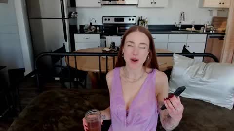 Snapshot of cum_with_quinn chatting on October 2025 04:49:02 PM Quinn online show from October 2025 04:49:02 PM