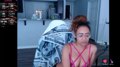 Snapshot of cumplzqueen chatting on June 2026 05:39:02 PM Nia Reese online show from June 2026 05:39:02 PM