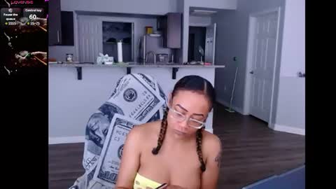 Snapshot of cumplzqueen chatting on June 2026 08:30:02 PM Nia Reese online show from June 2026 08:30:02 PM