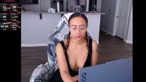 Snapshot of cumplzqueen chatting on June 2026 09:02:03 PM Nia Reese online show from June 2026 09:02:03 PM