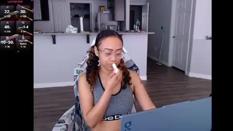 Snapshot of cumplzqueen chatting on June 2026 08:00:02 PM Nia Reese online show from June 2026 08:00:02 PM