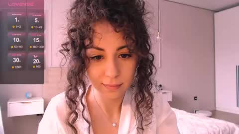 curly_jade_ online show from April 2026 11:12:01 AM