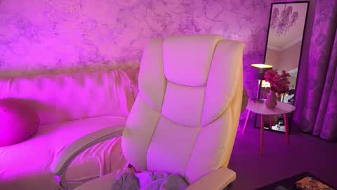 curlycandyxx online show from October 2025 02:37:02 PM