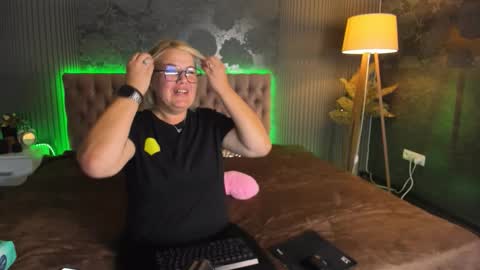 CurlyDreams online show from September 2025 12:07:01 PM