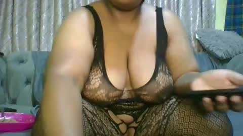 Snapshot of curvy_essie chatting on February 2025 09:32:01 AM Essie online show from February 2025 09:32:01 AM