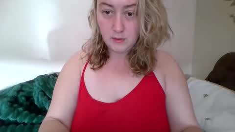 Snapshot of curvyblond20 chatting on June 2026 05:24:02 PM curvyblond20 online show from June 2026 05:24:02 PM
