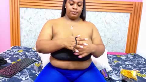 Snapshot of curvyhomebebe chatting on December 2025 03:00:02 AM curvyhomebebe online show from December 2025 03:00:02 AM