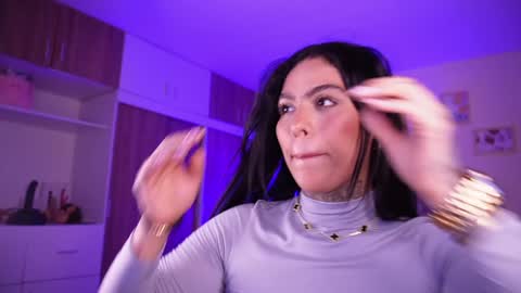 Snapshot of curvyliciouss chatting on December 2024 10:43:02 PM Samantha online show from December 2024 10:43:02 PM