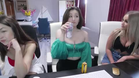  and follow twittercute00kiara2 online show from May 2026 06:53:01 AM
