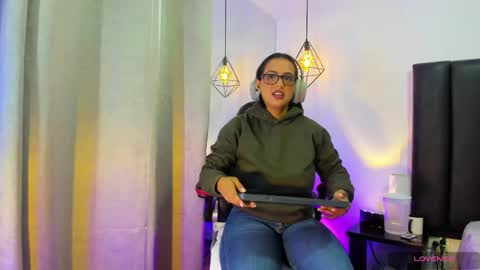    Independent Model online show from May 2026 12:44:01 PM
