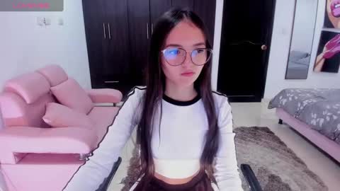 Snapshot of cute_fox_1 chatting on September 2025 01:11:01 PM Bella Fox online show from September 2025 01:11:01 PM