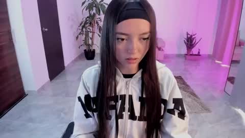 Snapshot of cute_fox_1 chatting on November 2025 02:49:02 PM Bella Fox online show from November 2025 02:49:02 PM