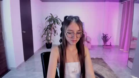 Snapshot of cute_fox_1 chatting on November 2025 02:29:01 PM Bella Fox online show from November 2025 02:29:01 PM